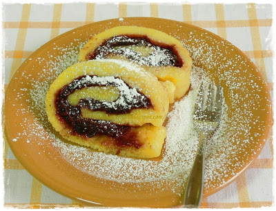 Szilvaízes puliszkatekercs